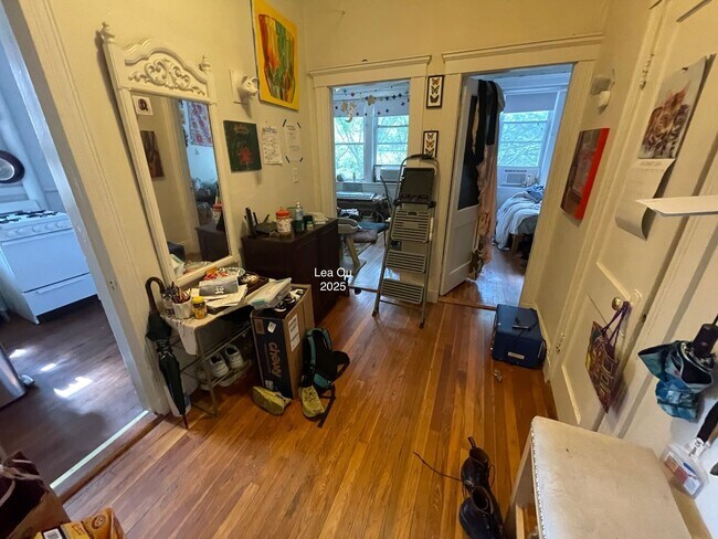 Building Photo - NO BROKER FEE 9/1 Sweet 2bed split in Brig...