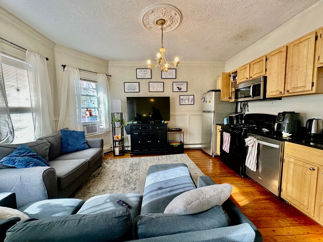 Foto principal - 93 Hillside St