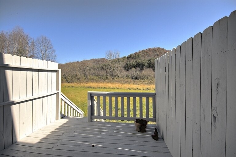 Building Photo - Captains Point