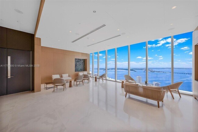 Foto del edificio - 300 Biscayne Boulevard Way