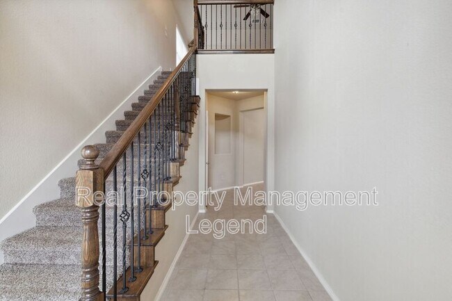 Photo - 812 Gray Fox Drive House