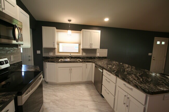 Building Photo - 1222 Blake Ave