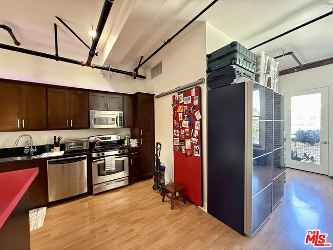 Building Photo - 253 S Broadway