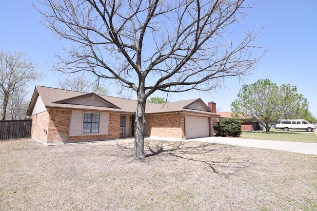 Building Photo - 1817 Sundown Dr