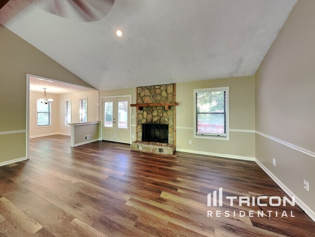 Foto del edificio - 136 Bramble Oak Dr