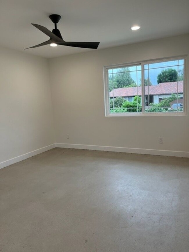 Building Photo - 3276 Valarie Ave