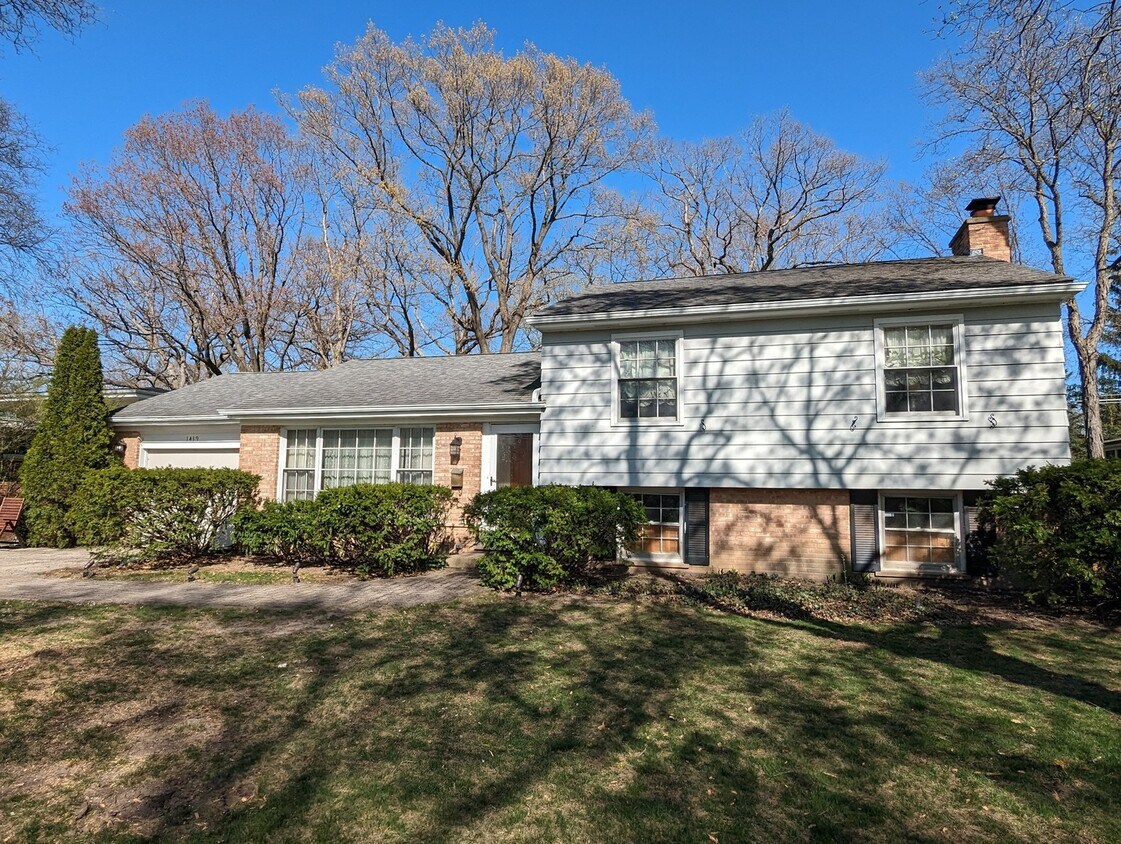 1439 Ambleside Dr, Deerfield, IL 60015 House Rental in Deerfield, IL