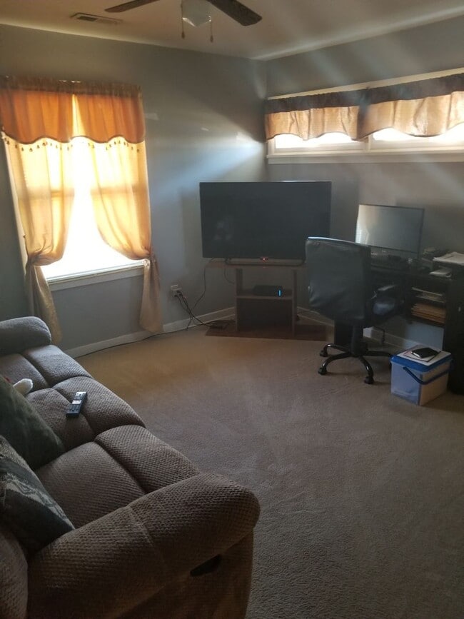 Foto del edificio - 126 Nelson Dr