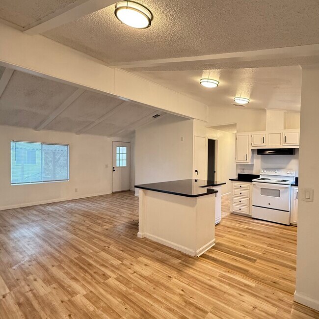 Foto del edificio - 24425 Woolsey Canyon Rd