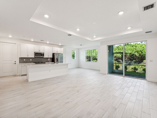 Foto del edificio - Brand New 2 bed/2.5 bath Condo 8 miles fro...