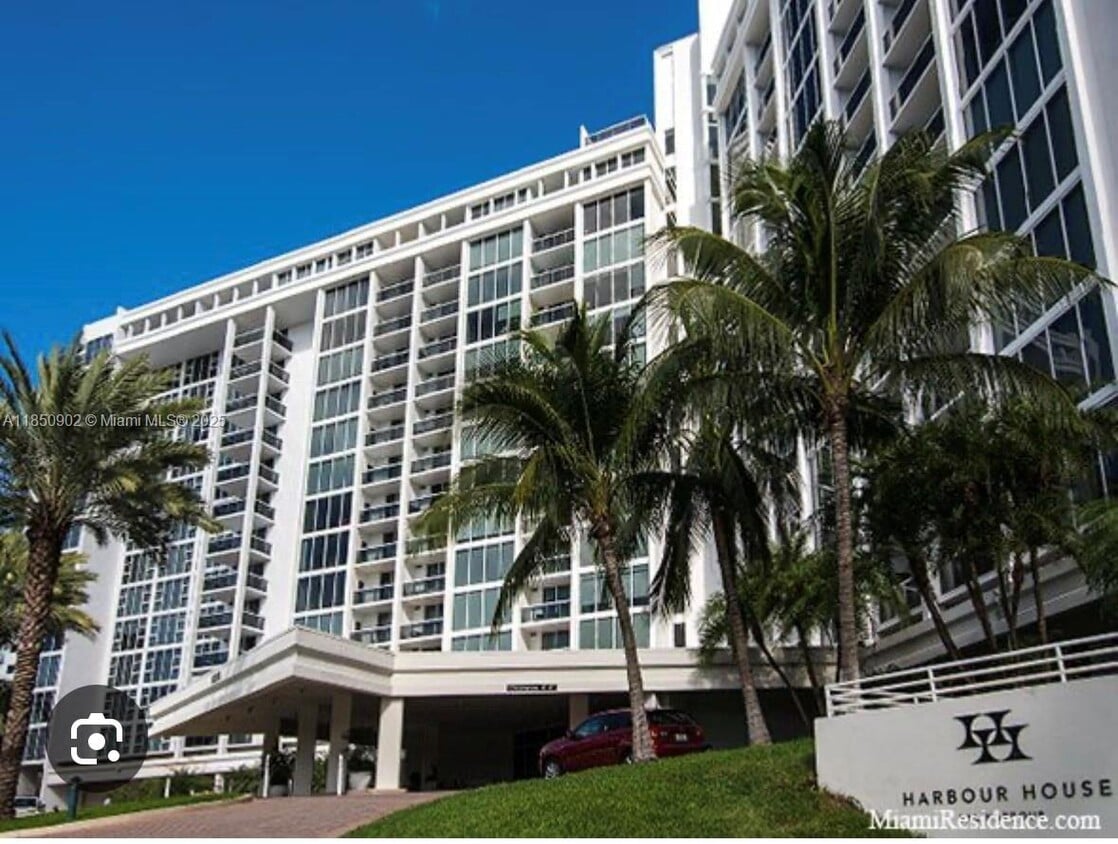 Foto principal - 10275 Collins Ave