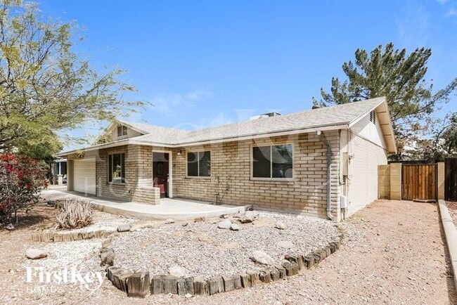 Building Photo - 5715 S Siesta Ln