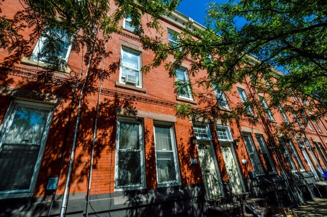 Foto del edificio - 3945 Baltimore Ave