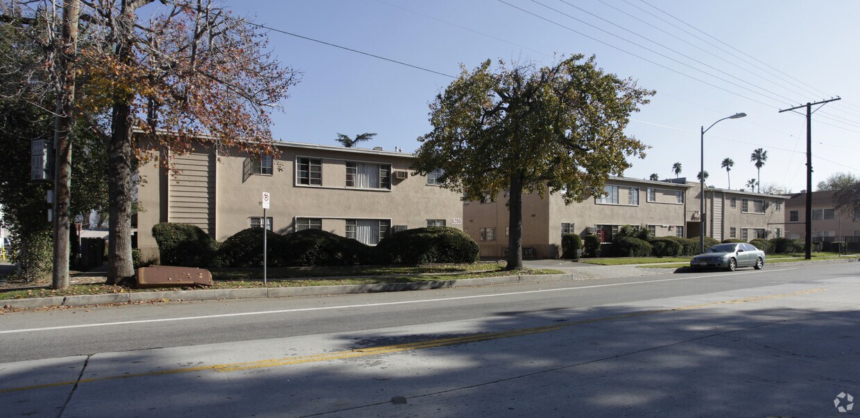 Building Photo - 6200-6206 Hazeltine Ave