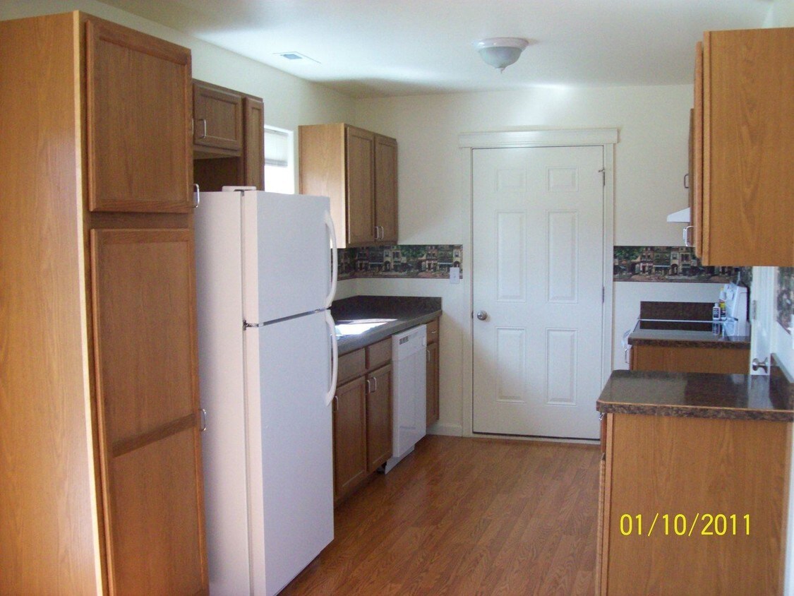 Building Photo - 1310 7th Ave W