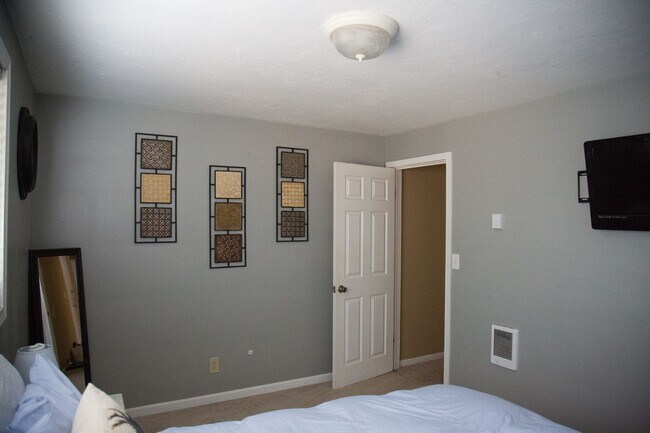 Foto del edificio - (OWE) 3 bed 2 bath home in Cal Young Neigh...