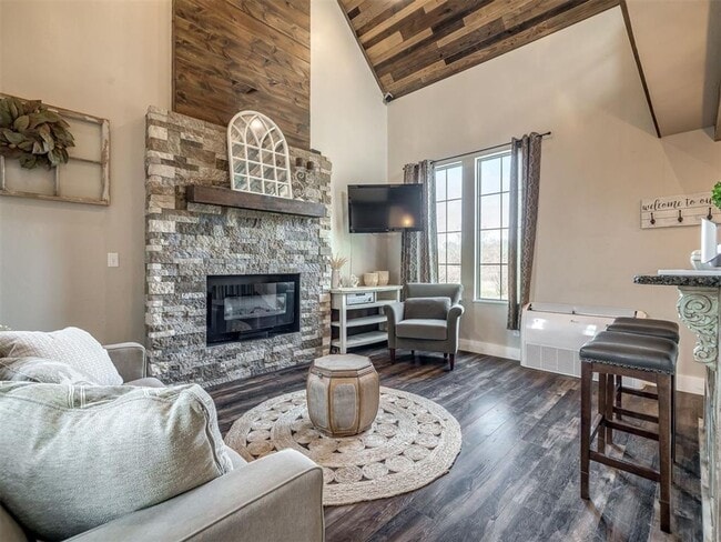 Building Photo - Updated Tiny Home on 5 Acres