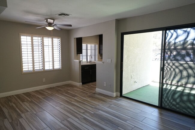 Building Photo - SHOWINGS AVAILABLE NOW