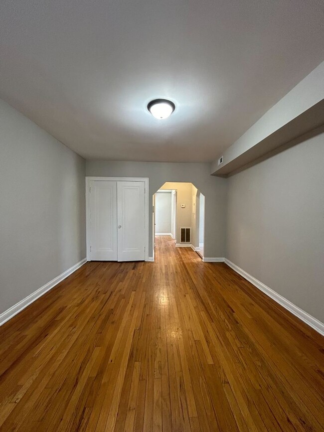 Foto del edificio - 7150 S Cornell Ave