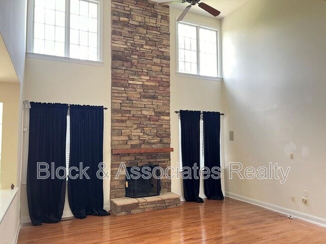 Building Photo - 11104 Penderwood Ct