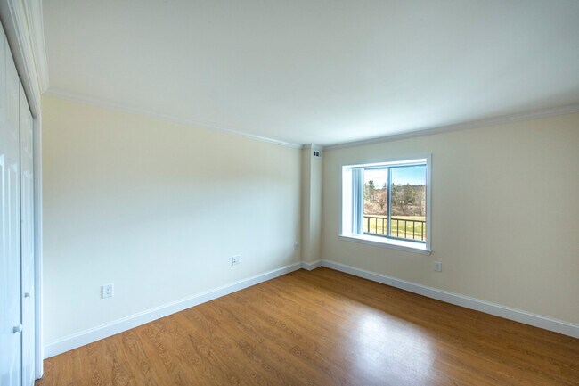 Building Photo - 1450 Worcester Rd