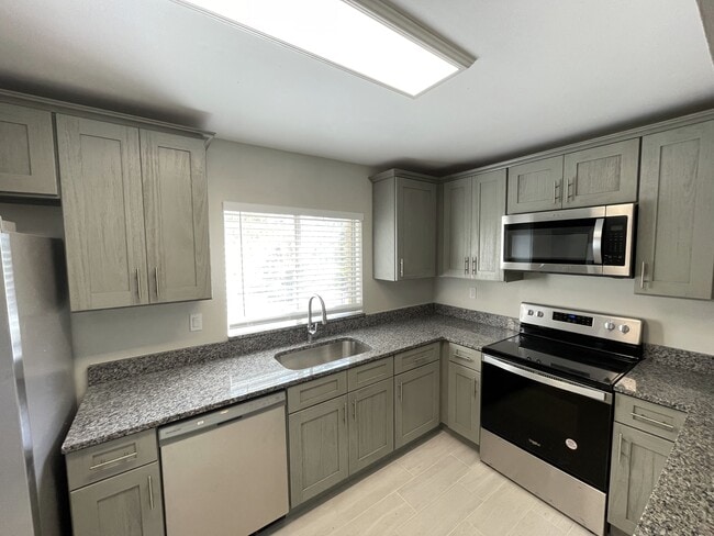 Photo - 602 Orange Dr Townhome