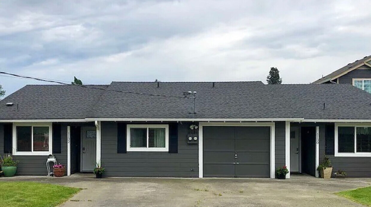 Foto principal - 1130/1132 103rd ST E