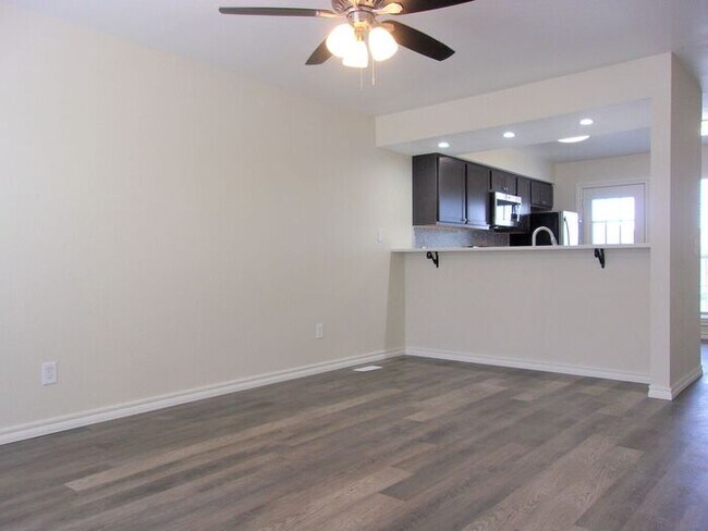Building Photo - 2 BED 1.5 BATH TOWN HOME IN WARR ACRES/BET...
