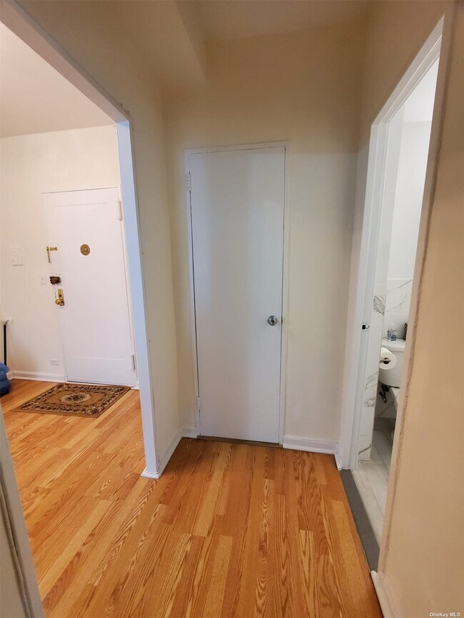 Foto del edificio - 98-33 64th Ave