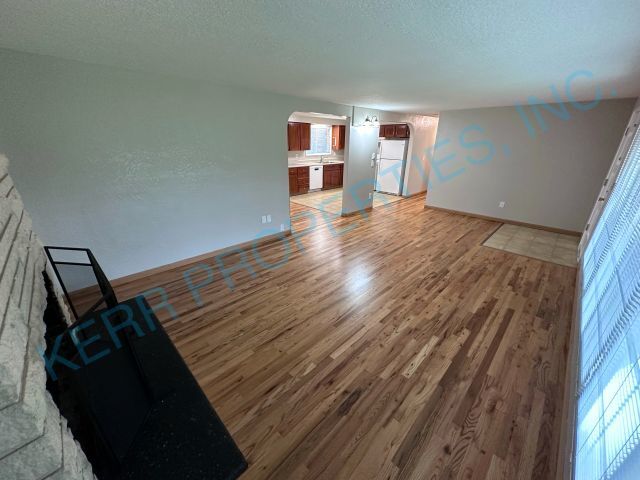 Building Photo - Charming 3-Bedroom Gresham Home with Gorge...