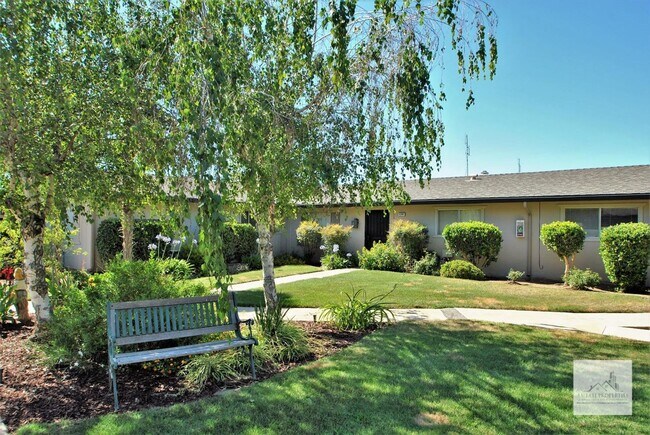 Building Photo - Lovely 2 Bedroom 2 Bath Condo near Fig Gar...