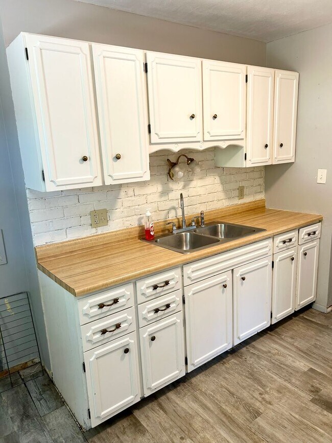 Foto del edificio - 3-Bed/1-Bath House in Bluffton!