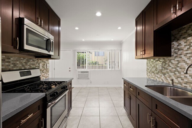 Foto del interior - Cozy Perfect Location Three Bedroom Available in Los Angeles!