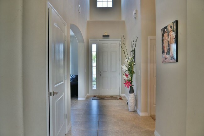 Foto del edificio - Executive 5 bedroom 4.5 Bath Pool Home
