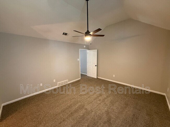 Foto del edificio - 5570 Blossom Ln