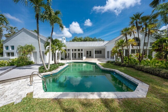 Foto del edificio - 5351 Banyan Dr