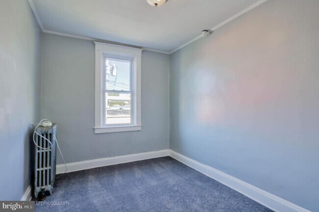 Building Photo - 3960 Dolfield Ave