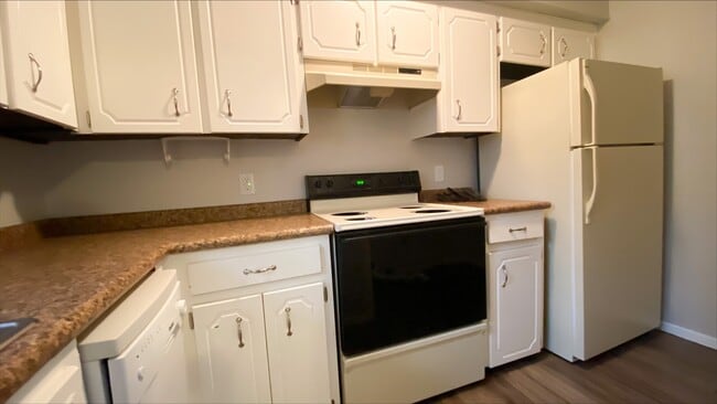 Building Photo - 203 Country Villa Ln