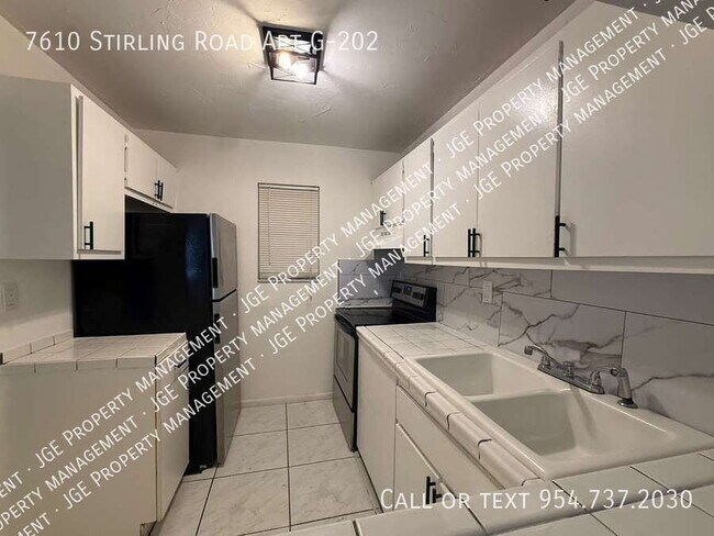 Foto del edificio - 7610 Stirling Rd