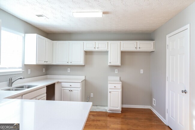 Foto del edificio - 250 Shadowbrooke Dr