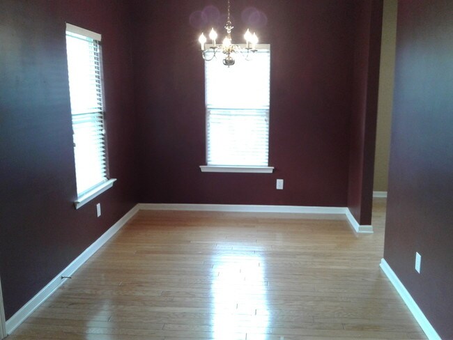 Building Photo - Spacious two-story townhome