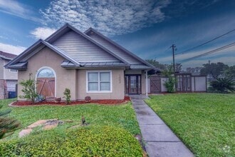 Building Photo - 1002 Bayview Dr