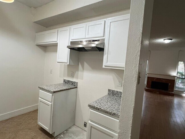 Building Photo - 10049 Westpark Dr