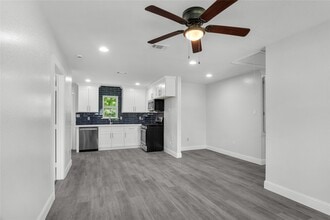 Building Photo - 110 Prune St