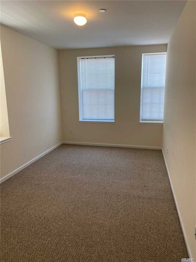 10 Audrey Ave Unit 201, Oyster Bay, NY 11771 Room for Rent in Oyster