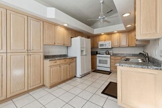 Building Photo - 545 S Valley View Dr