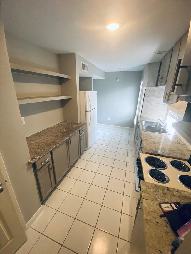 Building Photo - 14319 Henry Rd