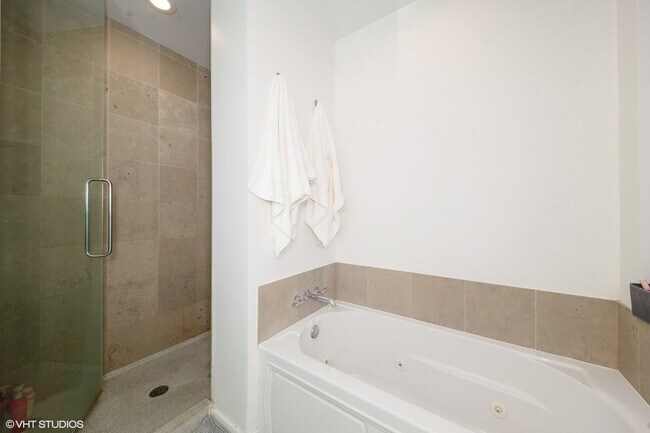 Building Photo - 600 N Fairbanks Ct