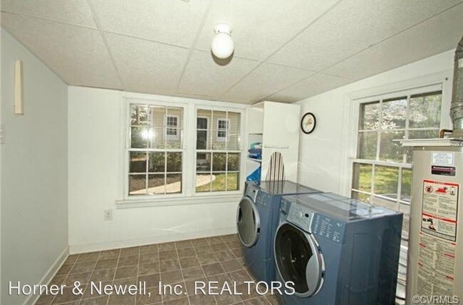 Building Photo - 4 br, 2 bath House - 905 Greenway Lane