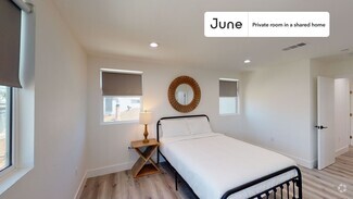 Building Photo - Private bedroom in 4 bed/3 bath Home